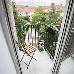Bright And Modern Apartments In City Center