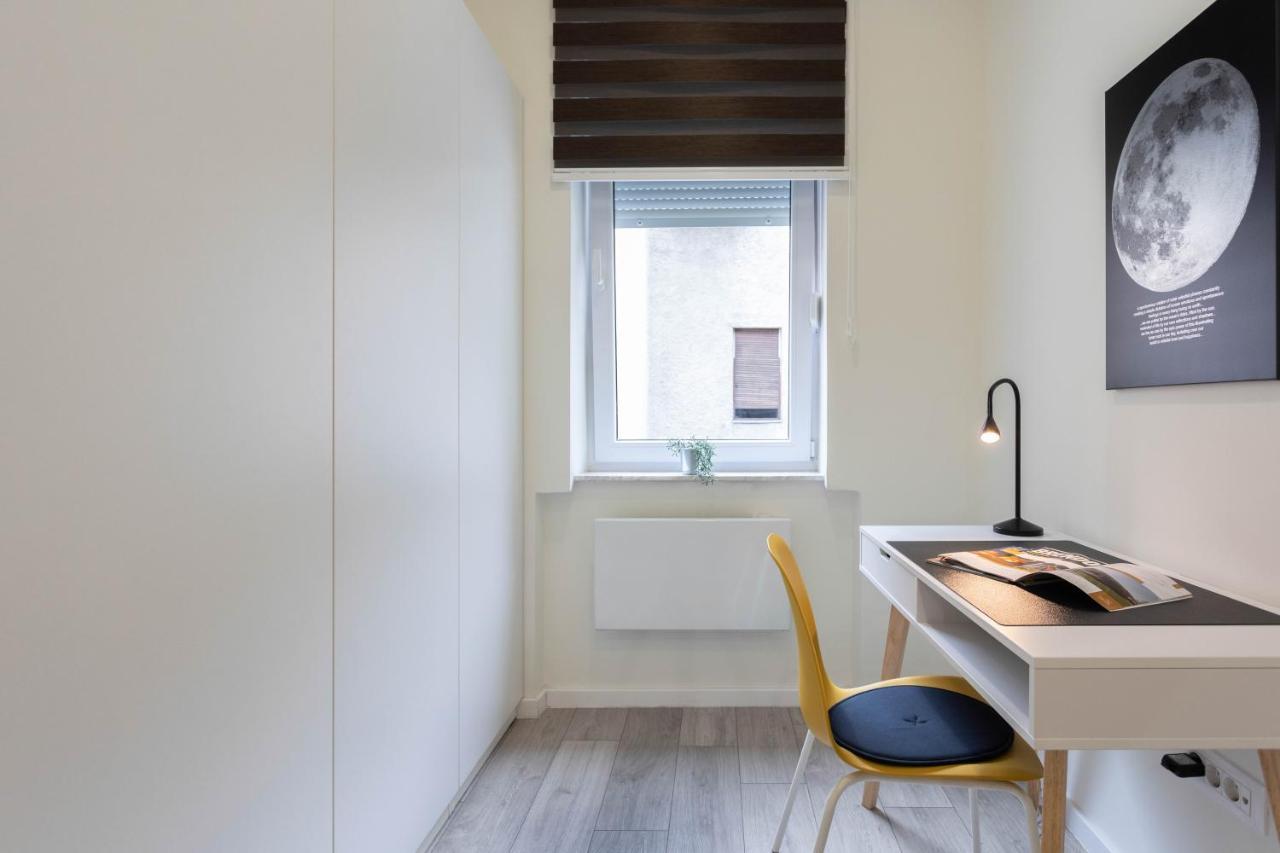 Bright And Modern In Center