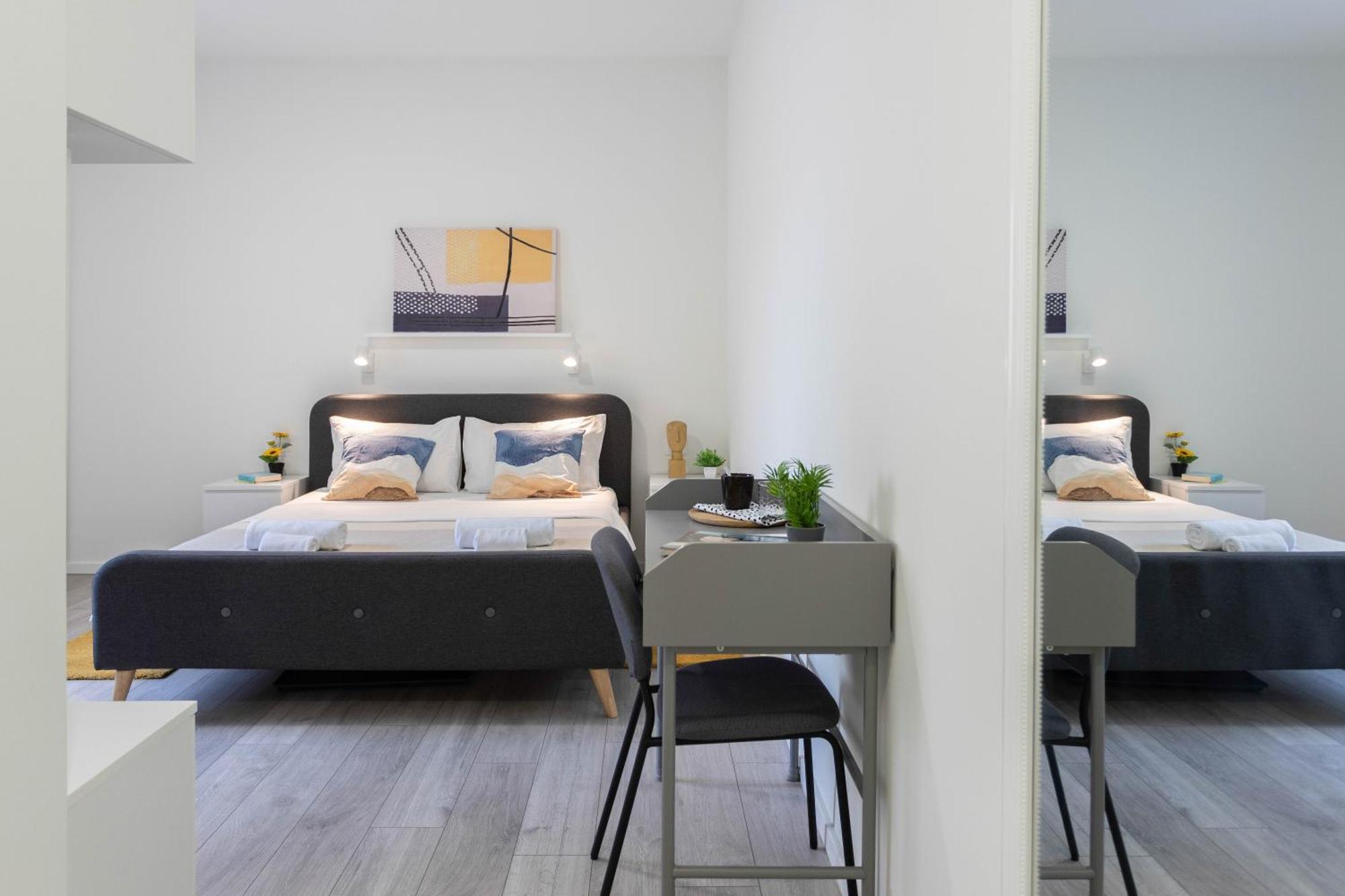 Bright And Modern In Center